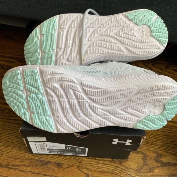 Light grey/teal under armour Charged Pursuit youth running shoes. Size 7Y - Picture 3 of 4